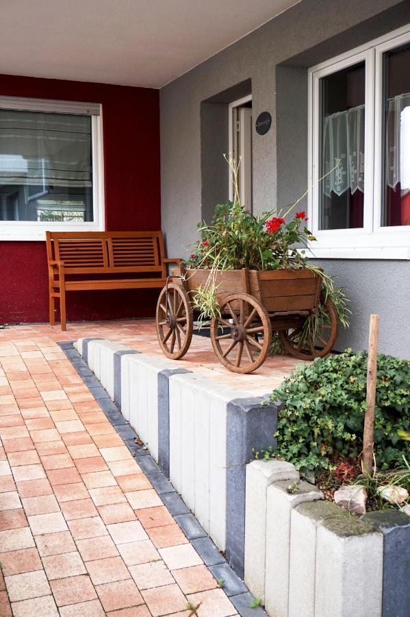 فندق Weinhaus Lenz Briedern المظهر الخارجي الصورة